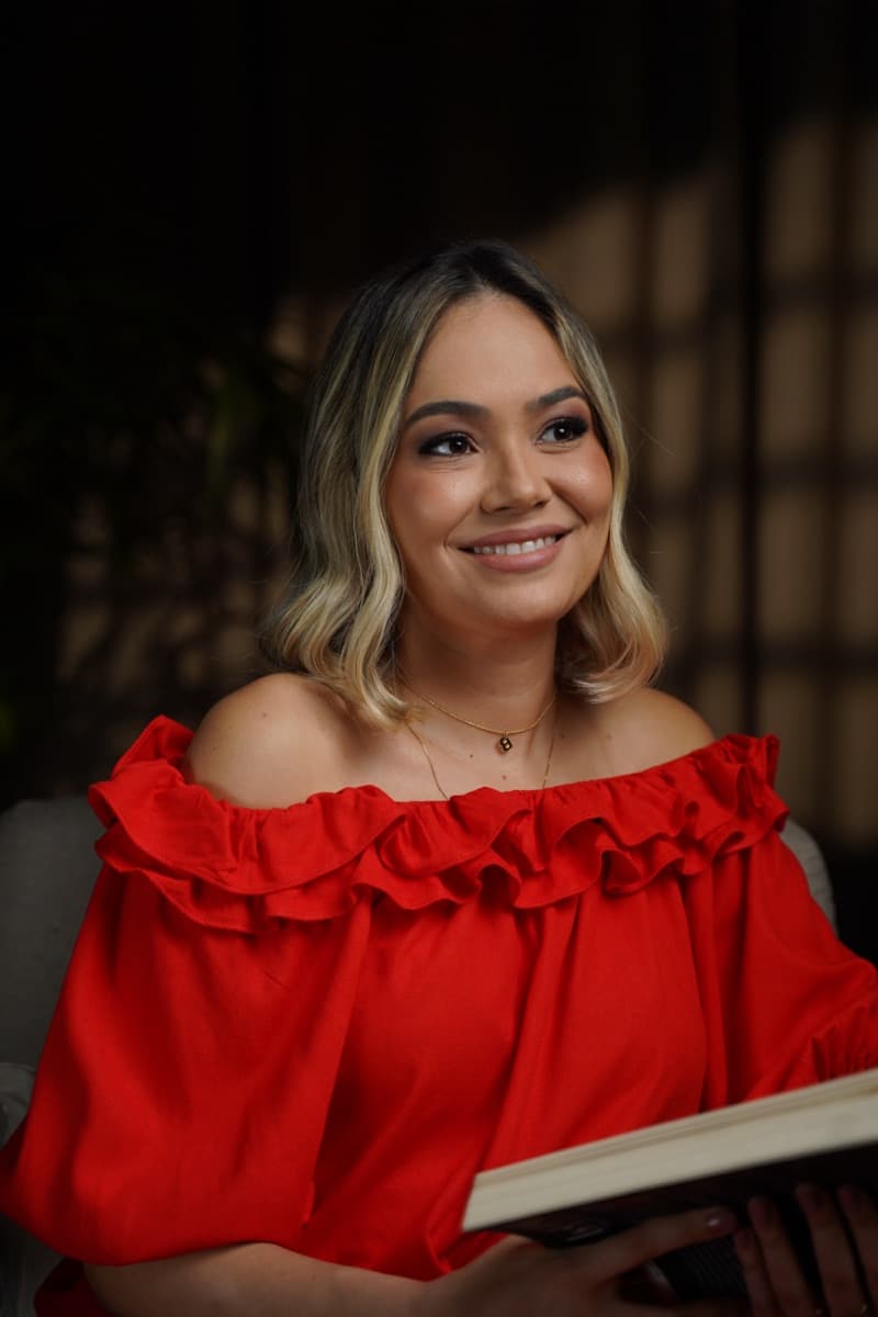 Dra. Larissa Nunes